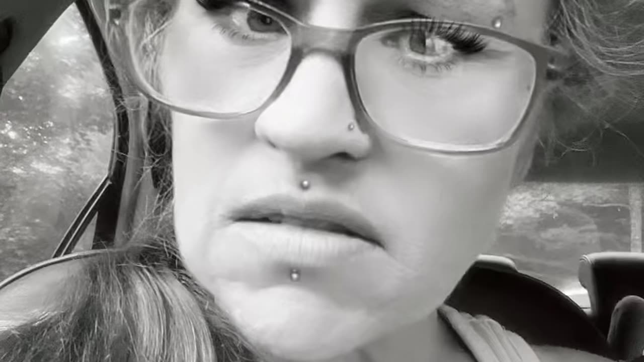 What not to do when your wife is cooking in the kitchen! 💩💨