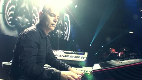 Dancing With the Moonlit Knight (Genesis song) - Steve Hackett (live)