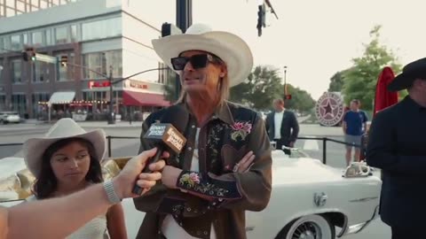 Kid Rock sends a scorching message to race-baiter Al Sharpton: “KISS MY A$$”.
