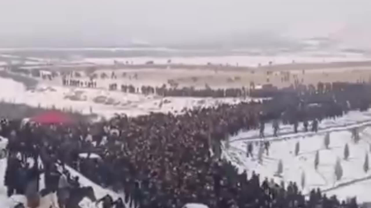 The Kurds are breaking down the Turkish- Syrians boarder