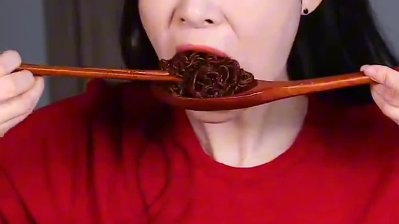 ASMR THE SPICIEST CHICKEN & CUP NOODLES IN THE WORLD VAMPIRE CHICKEN GHOST PEPPER NOODLES MUKBANG