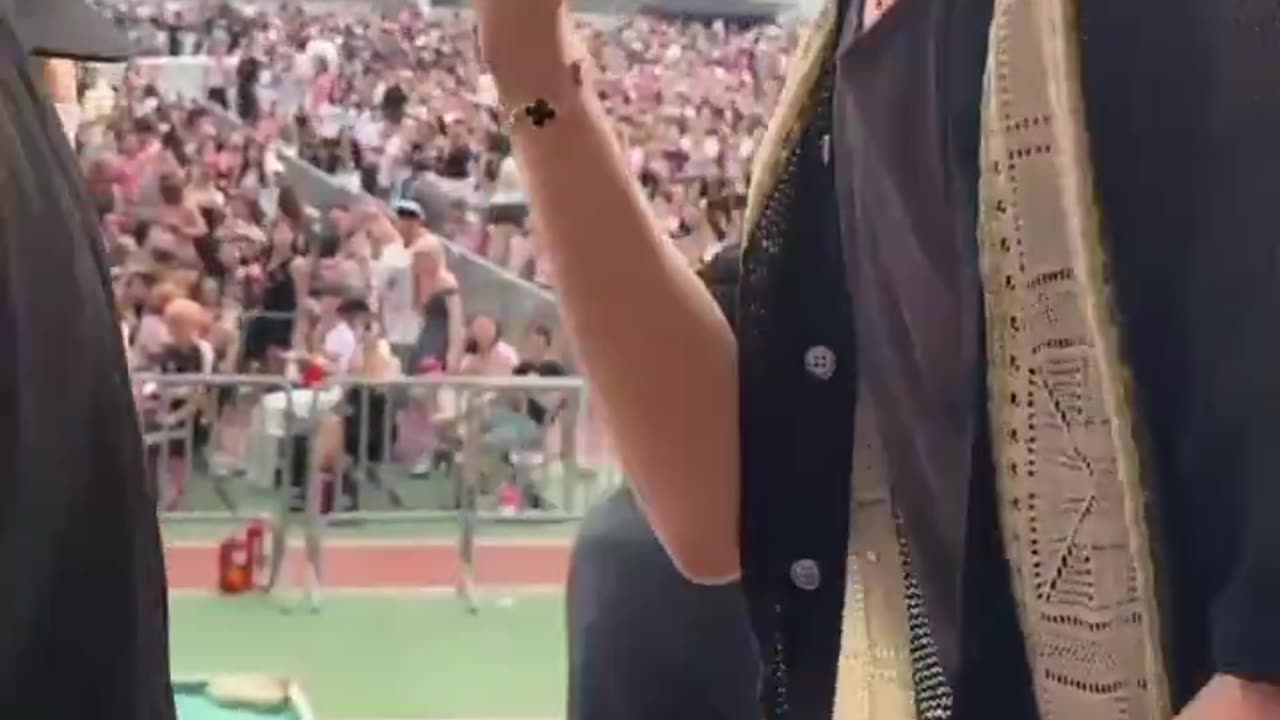 JHOPE Blackpink World Tour 3