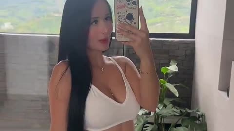Colombian woman sends in the morning to an old divorced gringo in Wisconsin
