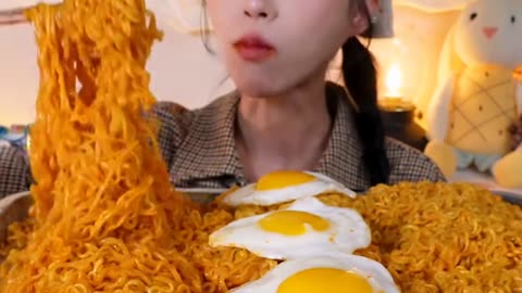 Noodle + Fried Egg? Perfect 👍