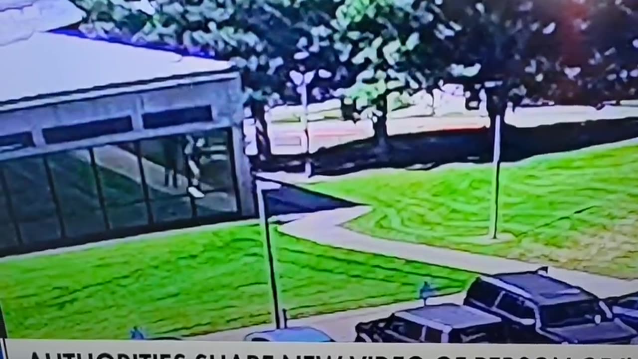 The Charlie Kirk sniper did not have a mauser rifle when he jumped the building