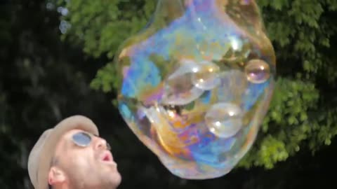The World's Best Bubbles in Slow Motion - Mr Incredibubble Hyde Park Sydney