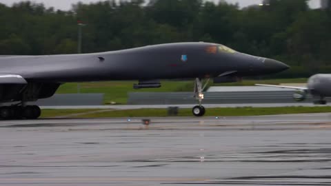 Why US B-1 Lancer Supersonic Bomber is Still in a Class by Itself