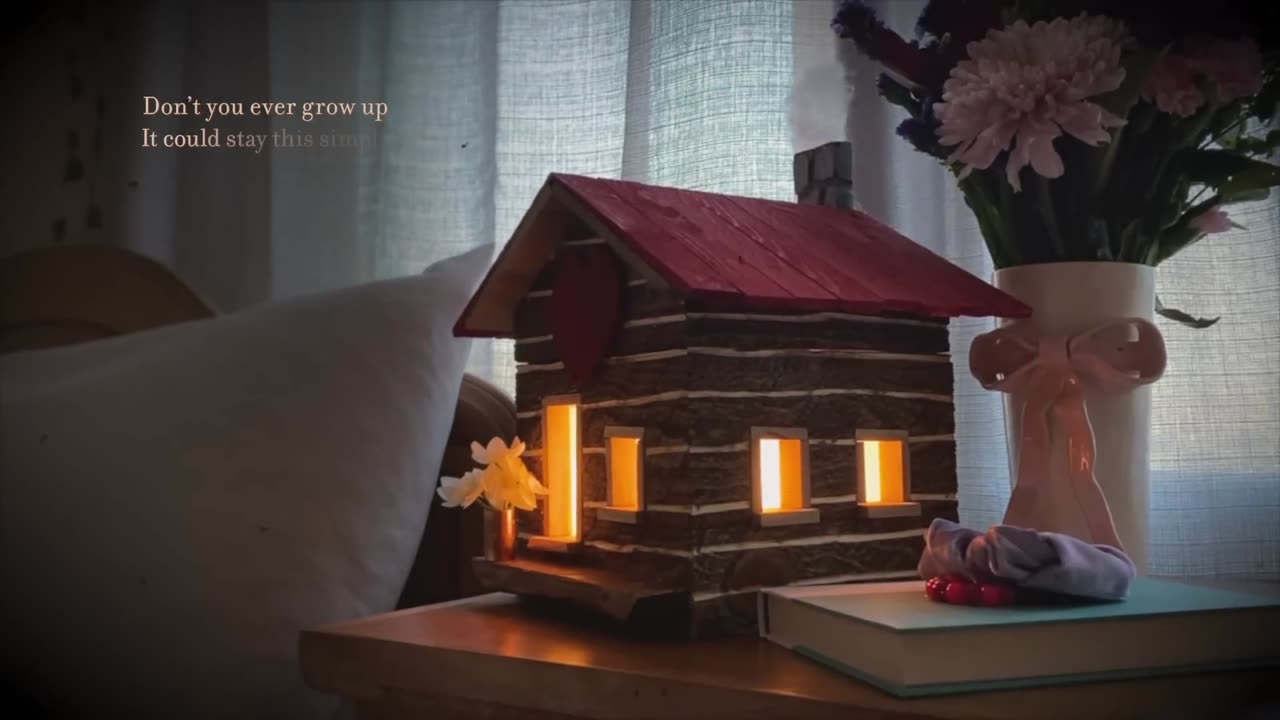 Taylor Swift - Never Grow Up (Taylor's Version) (Lyric Video)