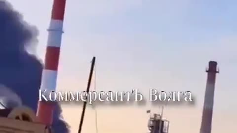 Dramatic Footage of Ukrainian Long-Range Attack Drone Flying Over Burning Refinery