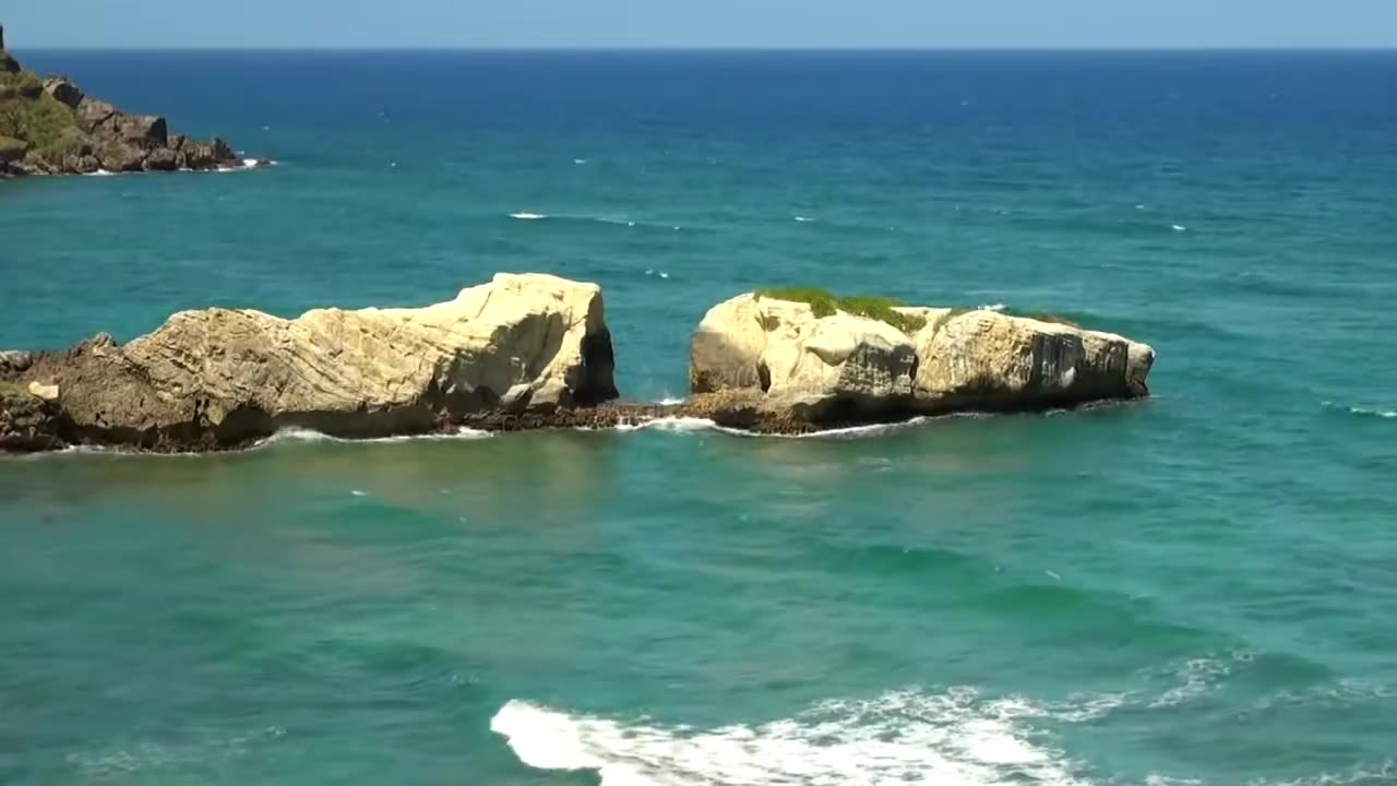 Hidden Beach in the Mountains – Pure Peace!