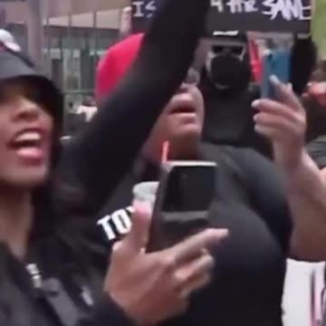 MAGA supporters showed up to the anti-ICE riot