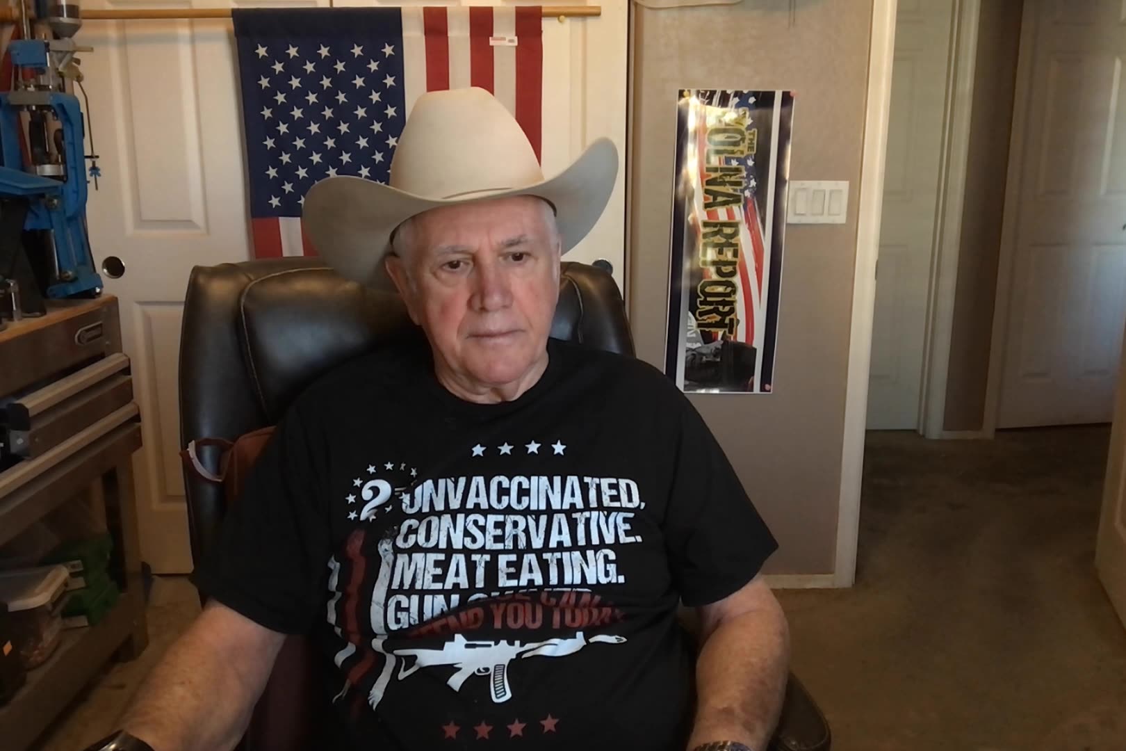 Massive 85 Mile Wide Frozen Comet, Observed Flying Through Deep Space!