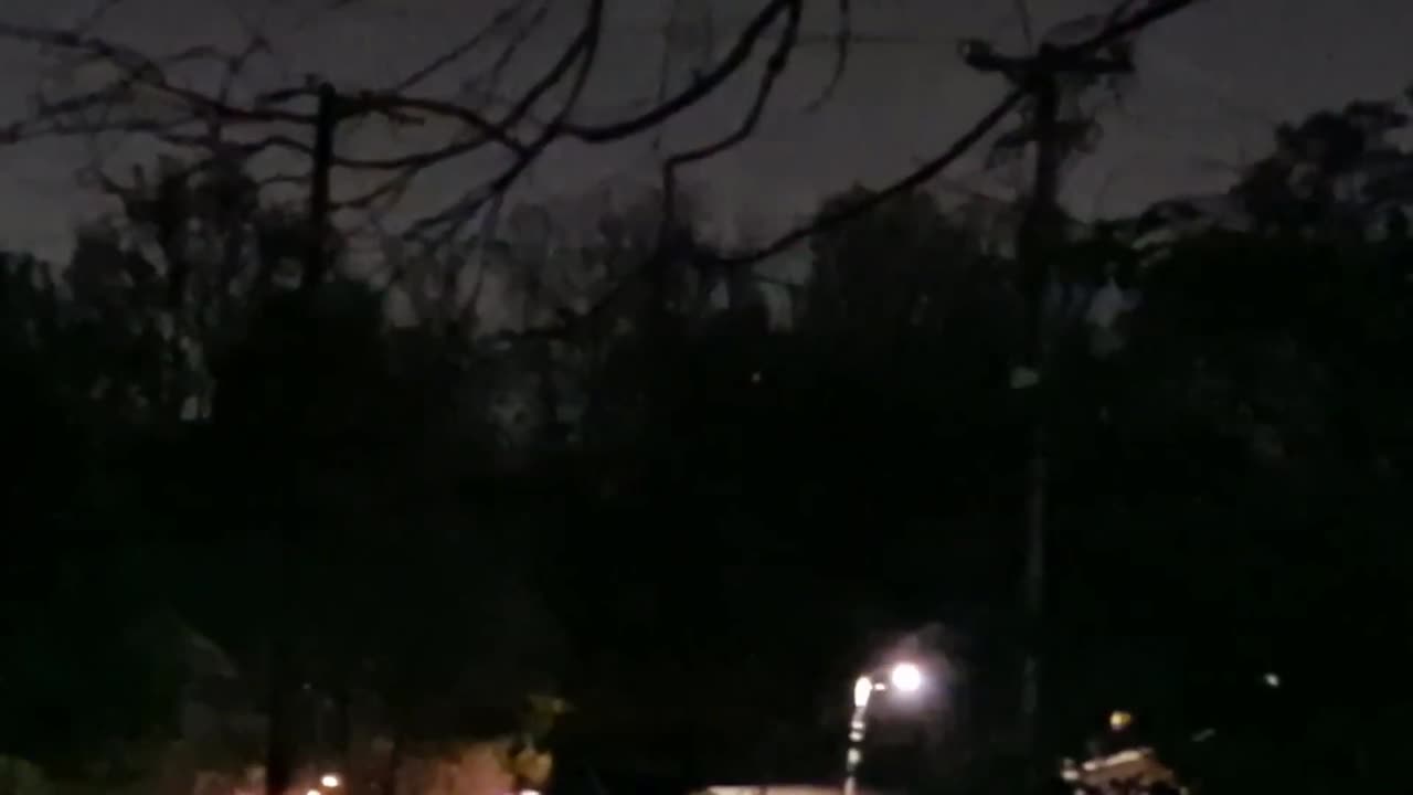 Images réelles ! Des dizaines de témoins ont vu deux ovnis à Istanbul.