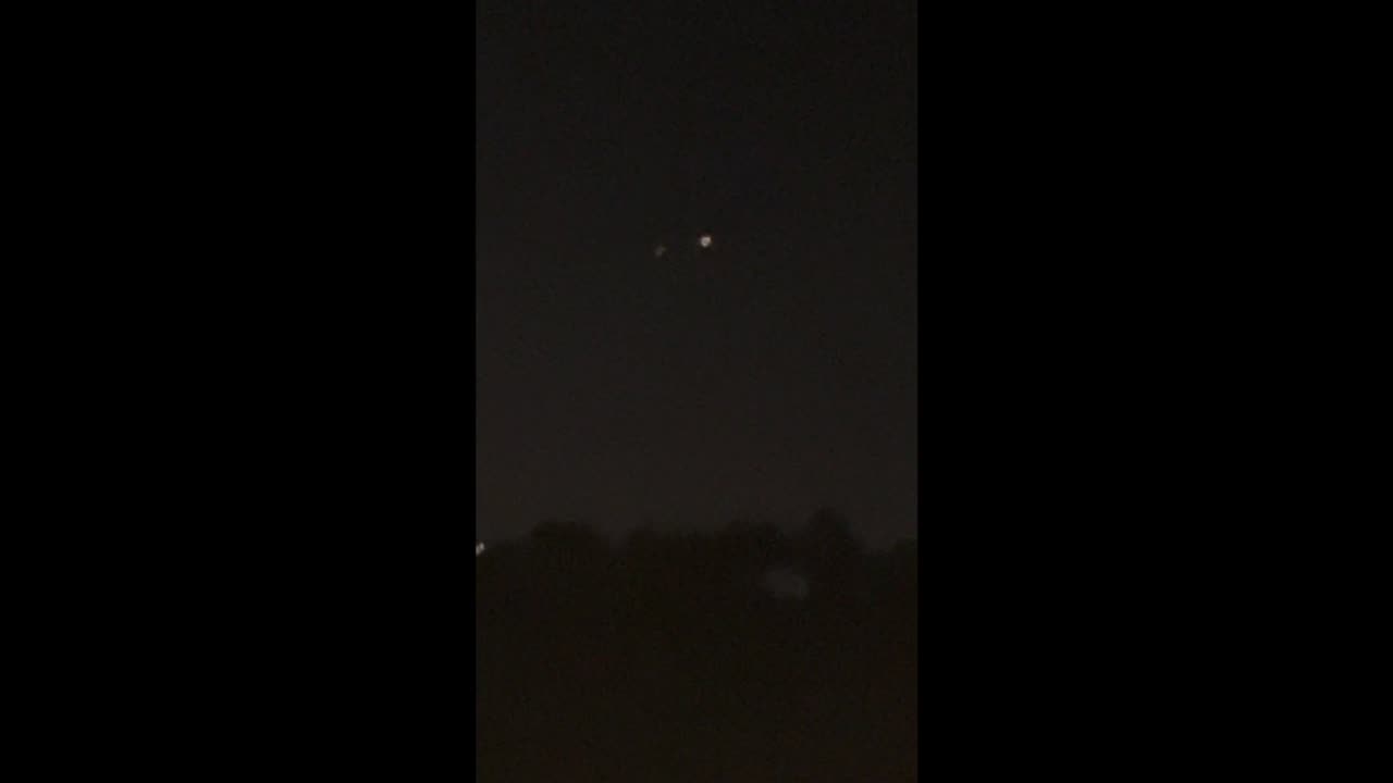 Weird lights in the sky? Possibly 2 stationary drones? No idea 🤷♂️