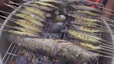 River cuisine (5) - Grilling fish on the river