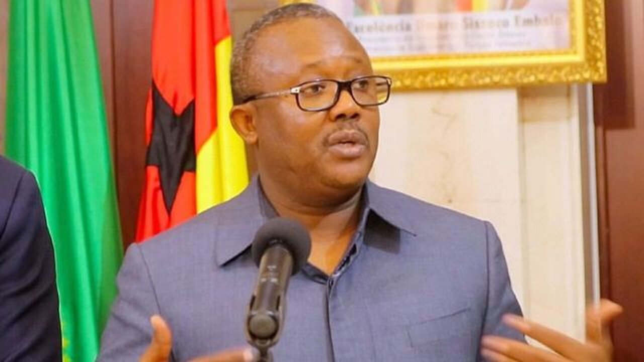 EMBALÓ, ESSE VIGARISTA QUE CHEGOU AO PODER PELA FRAUDE