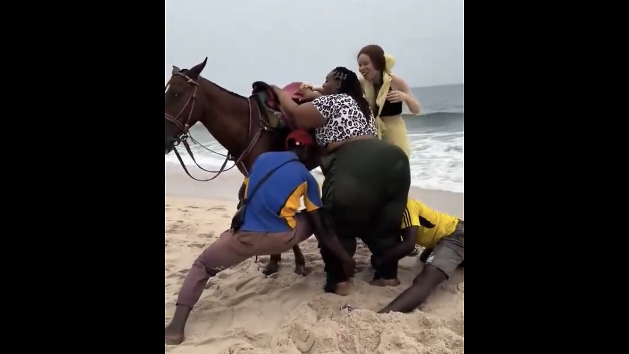 BEACH HUSTLERS USE TINY HORSE🌊🐎🪜🚷📸FOR TOURIST HORSEBACK RIDING🚯🐎💫