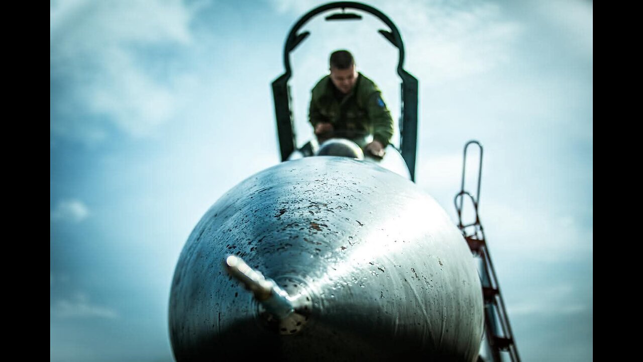 Preparation of the Sukhoi Su-27 Flanker fighter of the Ukrainian Aviation
