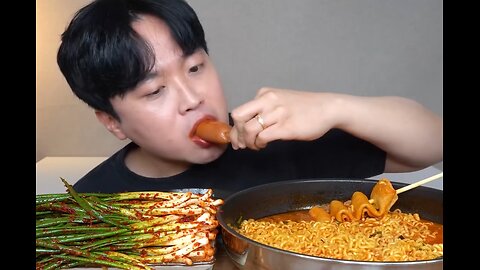 Instant noodles with scallion kimchi, a divine way to eat it