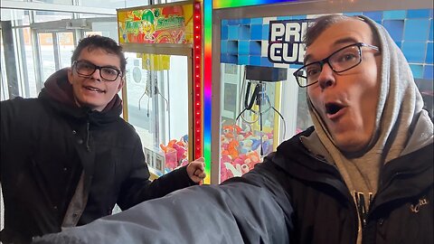 Secret Arcade Discovered in Abandoned Movie Theater!