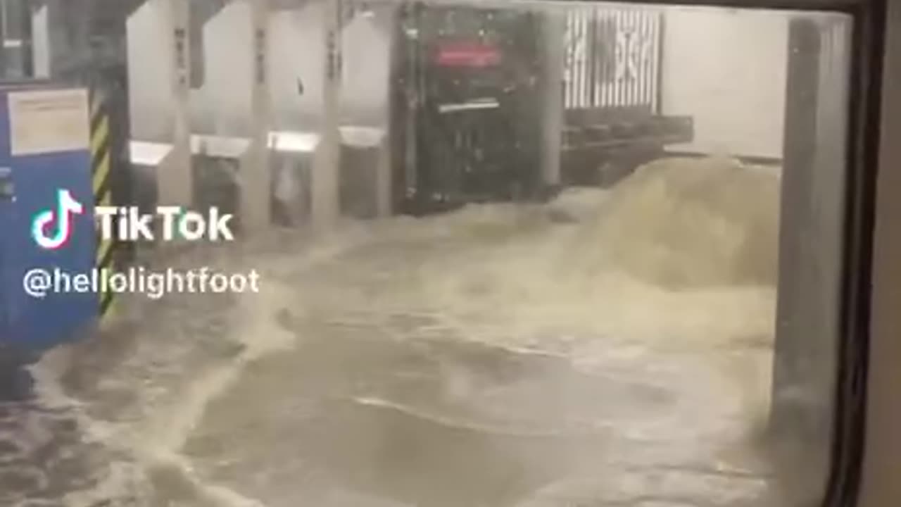 leaving parts of the New York City subway system underwater.