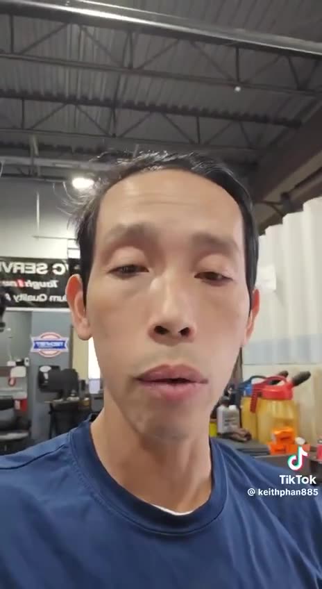 Vietnamese Immigrant DESTROYS every migrant who comes to the United States and Waves their Flag