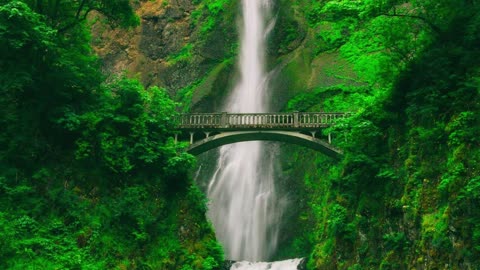 Majestic Waterfall Flowing Through Green Nature – Peaceful 2K Wallpaper