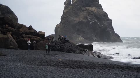 BLACK BEACH ICELAND| REYNISFJARA BLACK SAND BEACH|