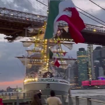 2 dead after Mexican tall ship hits Brooklyn Bridge snapping boat's masts