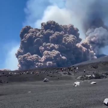 'Zgjohet' vullkani Etna, shpërthimi bëhet viral, videot shokojnë rrjetin