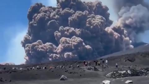 'Zgjohet' vullkani Etna, shpërthimi bëhet viral, videot shokojnë rrjetin
