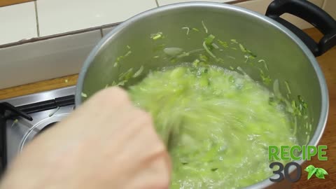 Creamy Leek & Potato Soup in 30 Seconds | Easy Comfort Recipe 🥔
