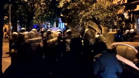 Serbian police clash with anti-government protesters