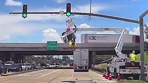 🚧🚘 The Perils of Working on Street Signals During Traffic! | FunFM