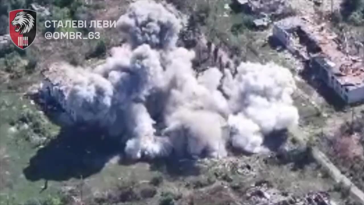 💥💣 Ukrainian aviation struck building with Russians in Torske!