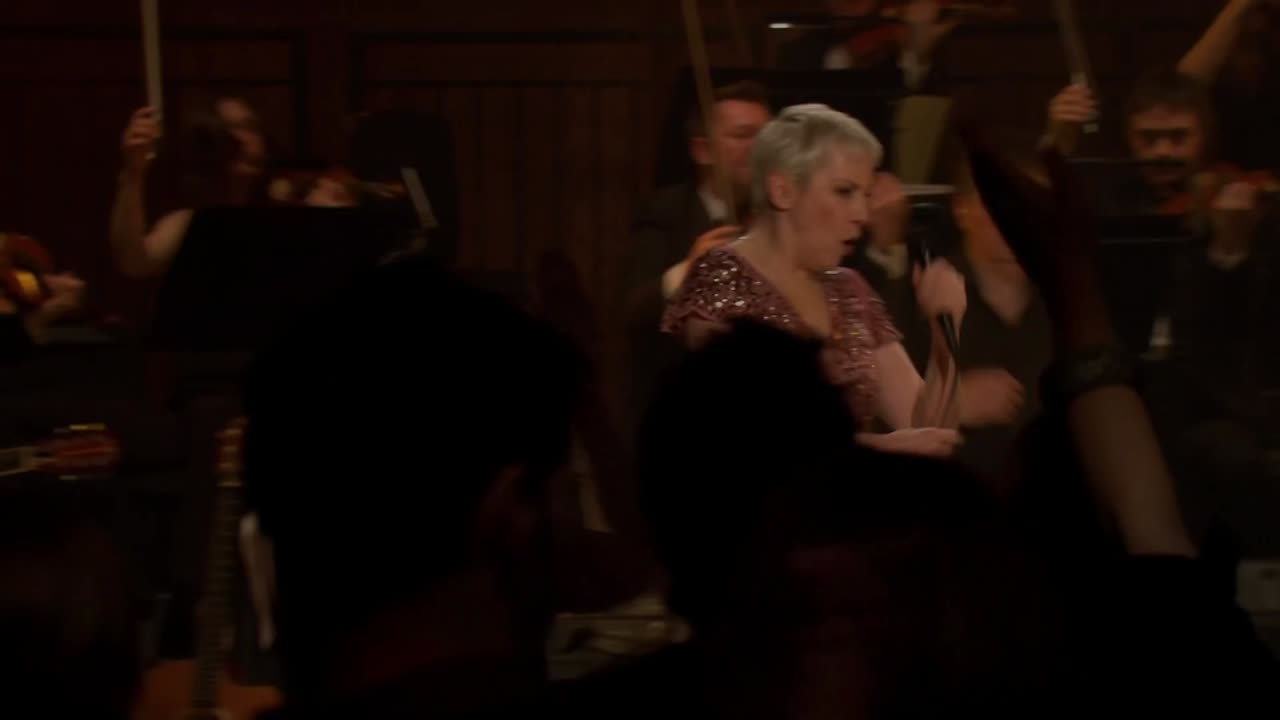 Sweet Dreams (Are Made of This) [Eurythmics song] - Annie Lennox (live)