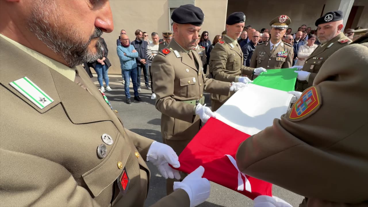 Olbia, onori della Brigata Sassari al sassarino Giovanni Mele
