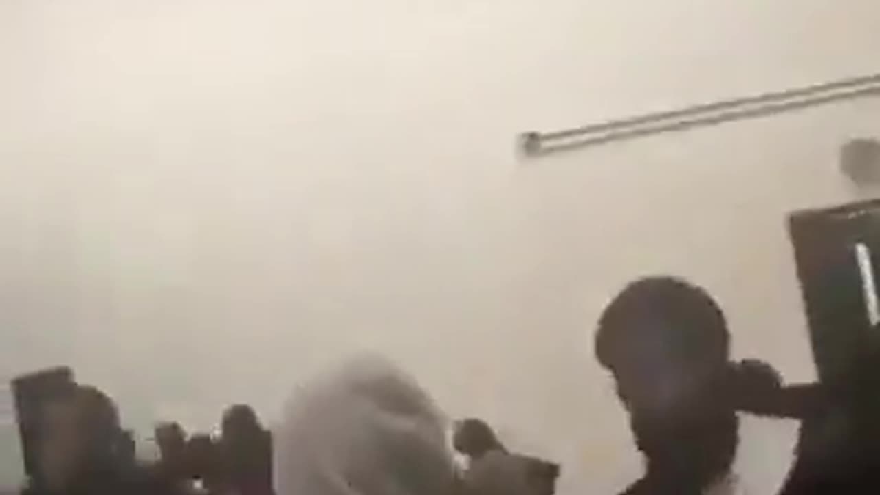 🚨🔪 ARMED GANG INTERRUPTS PARTY IN LONDON A