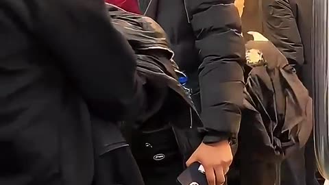 PICK POCKET CAUGHT LIVE.