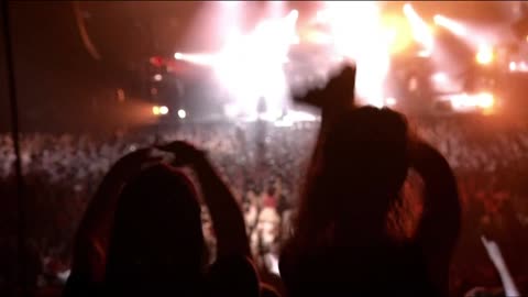 Bring Me to Life...Tourniquet - Evanescence (live)