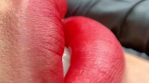 lips red