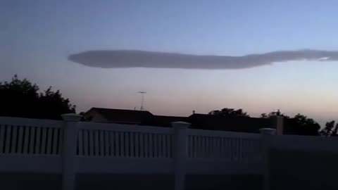 ☁️ Caught This Tonight — A Typical UFO-Made Cloud… But Look Closer 👀🛸