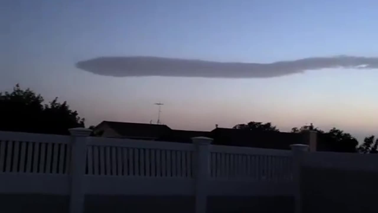 ☁️ Caught This Tonight — A Typical UFO-Made Cloud… But Look Closer 👀🛸