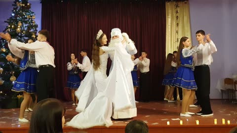 Clasa 6 B și Grupul de dans „Speranța” Concert Vine Anul Nou 13/16 Vancicăuți 19 decembrie 2025