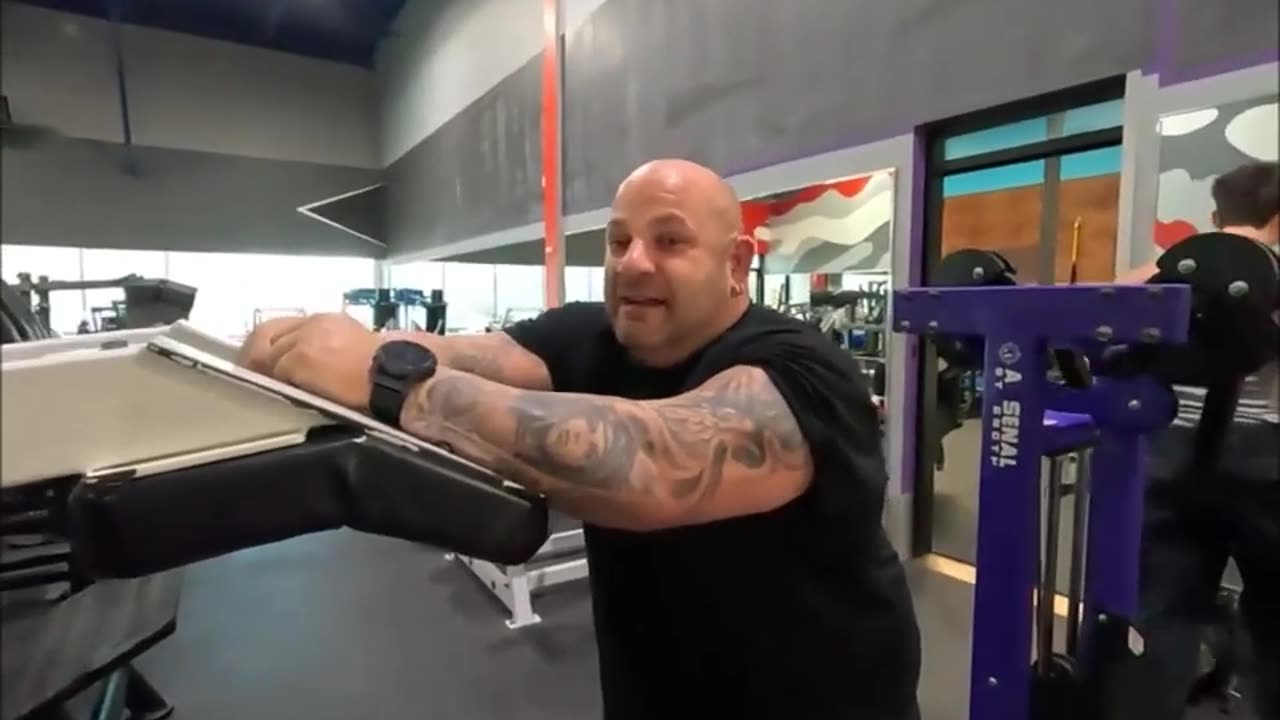 CORRECT WAY TO DO SQUATS, GET HUGE QUADS W BRETT AT PRO FIT DEER PARK