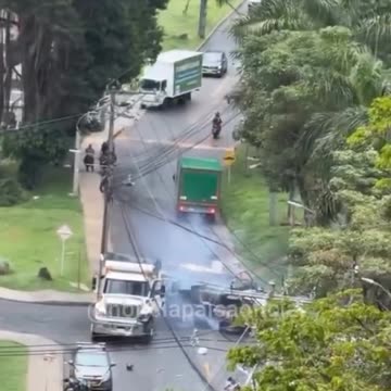 ACCIDENTE Y SAQUEO DE CAMIÓN EN JUAN ARIAS - BOL´IVAR