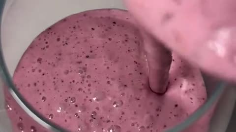 healthy smooth with berries