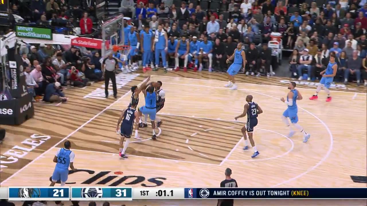 NBA - Harden goes coast-to-coast to beat the 1st-quarter buzzer!