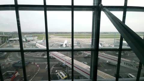 Britain imposes new travel permit requirement on Europeans