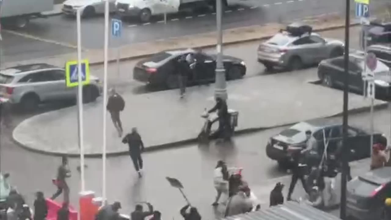 Insane Brawl Between Migrant Workers in Downtown Moscow